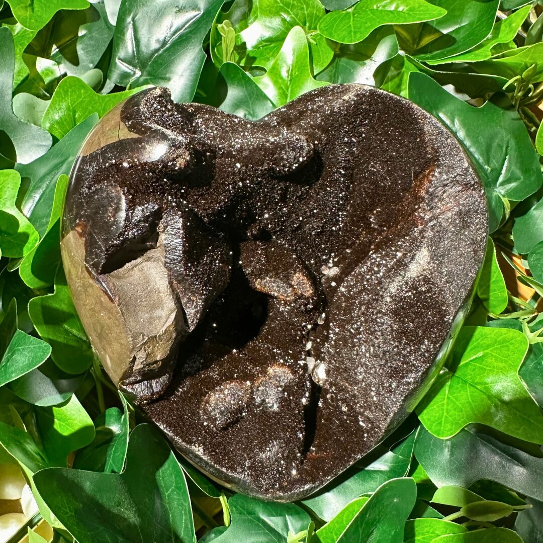 Coeur en Septaria sauvage de Madagascar avec inclusions de Cristal de Roche - 1.960kg