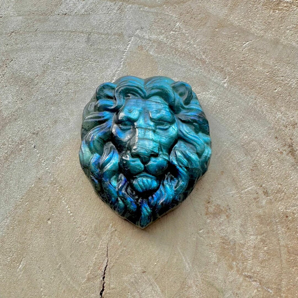 Lion en Labradorite