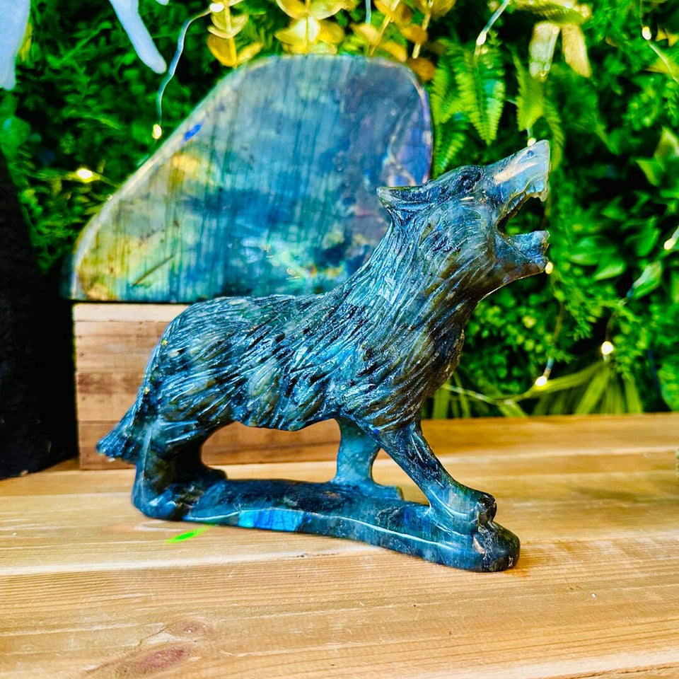 Loup en Labradorite - Symbole de Protection et d'Intuition