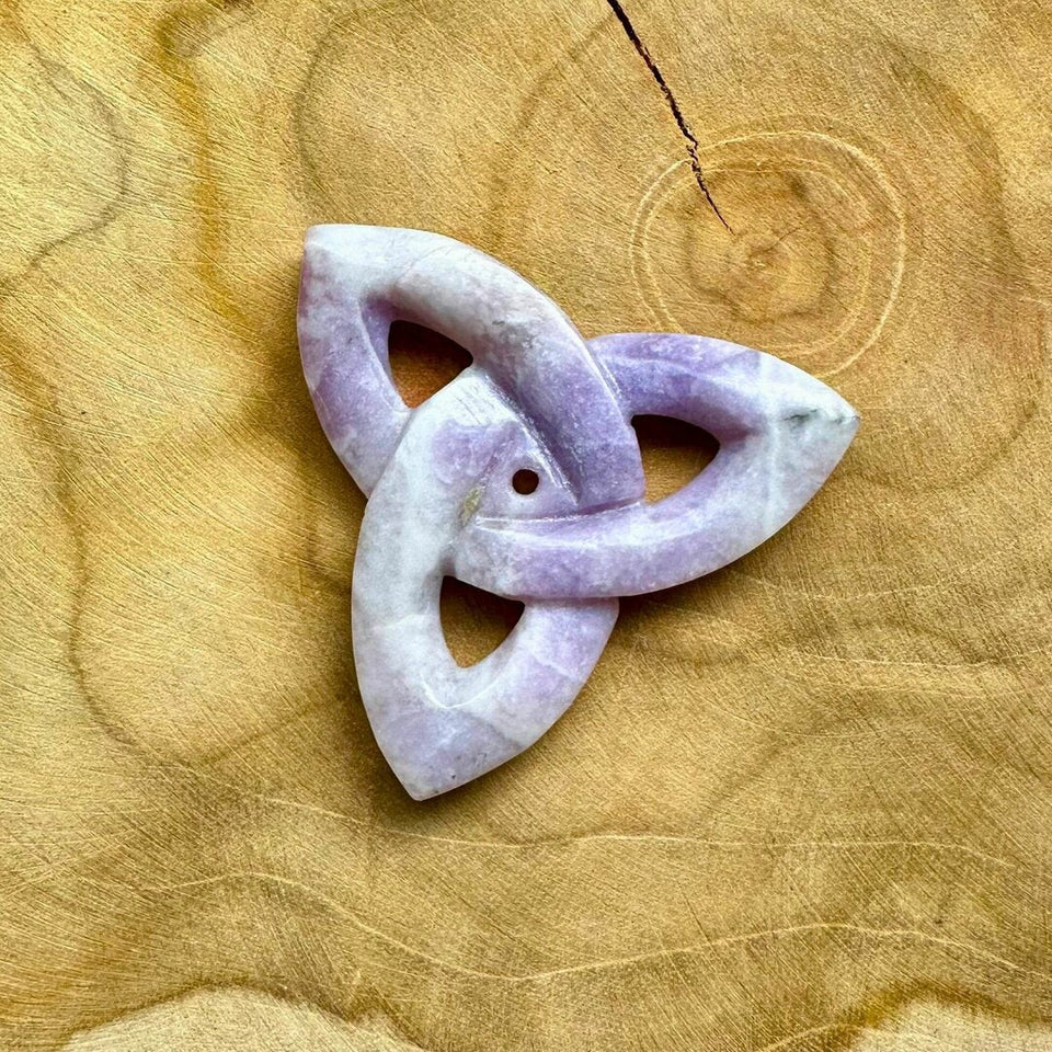 Triquetra en Lépidolite